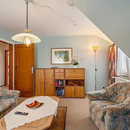 Haus Marianne Schmelzle * 弗罗伊登施塔特